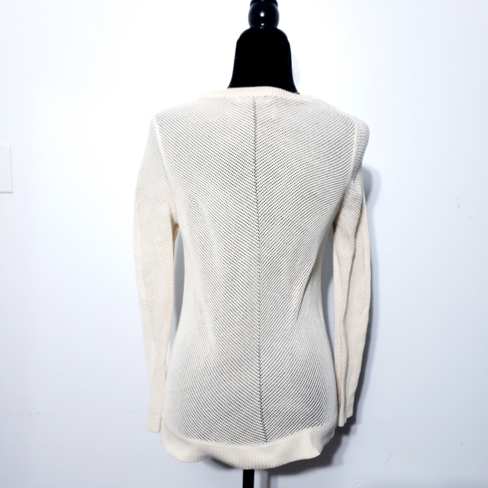 Banana Republic Cream Sweater V neck Size Medium - Picture 3 of 3
